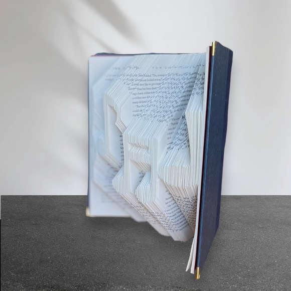 𝑯𝒂𝒏𝒅𝒎𝒂𝒅𝒆 “Music Notes” Book Folding 🎁 - Picture 3 of 9